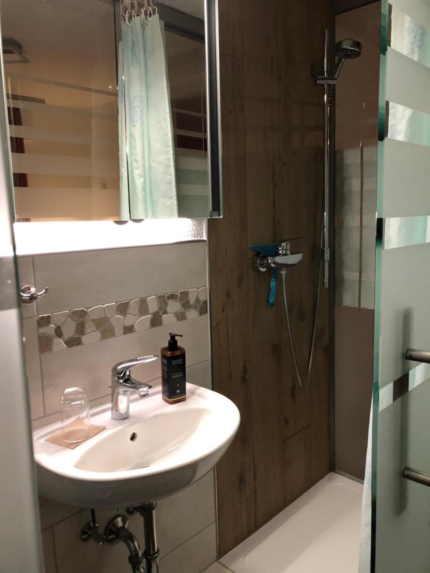 Aussichtszimmer Mit Modernem Glasbad Und Balkon Кобленц Экстерьер фото